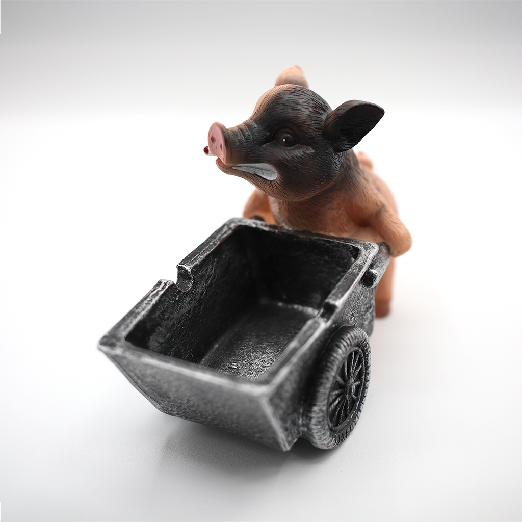 Pig with Wheelbarrow Ashtray angle 2 