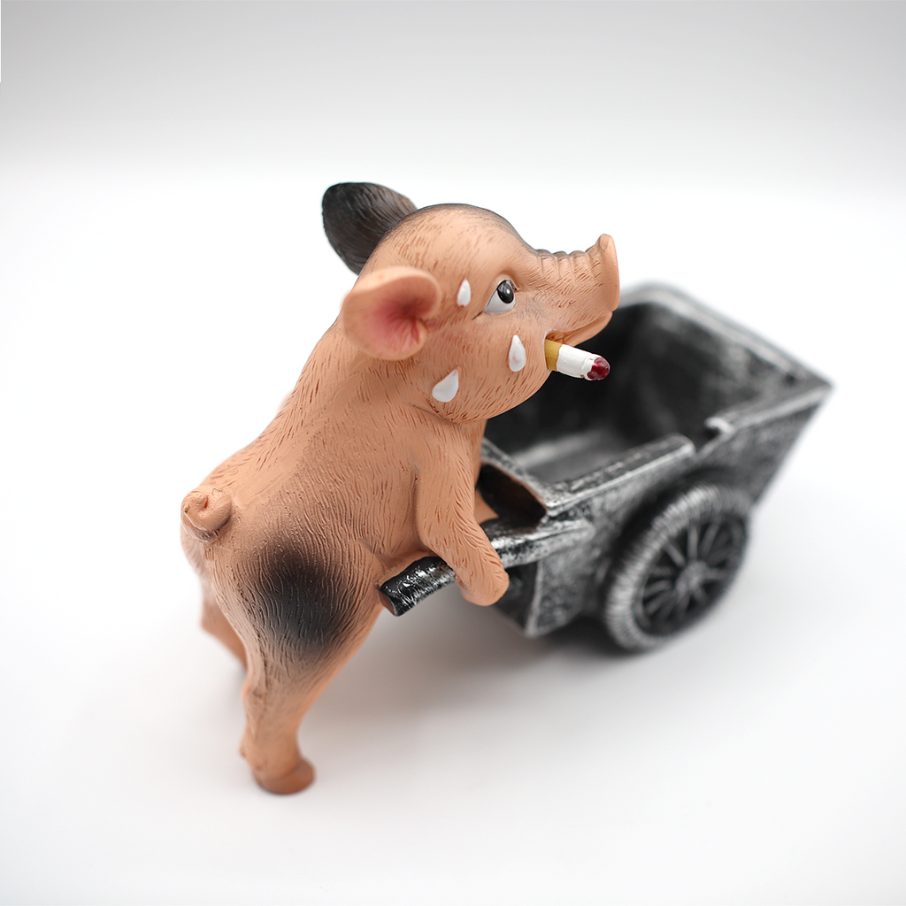 Pig with Wheelbarrow Ashtray angle 3 